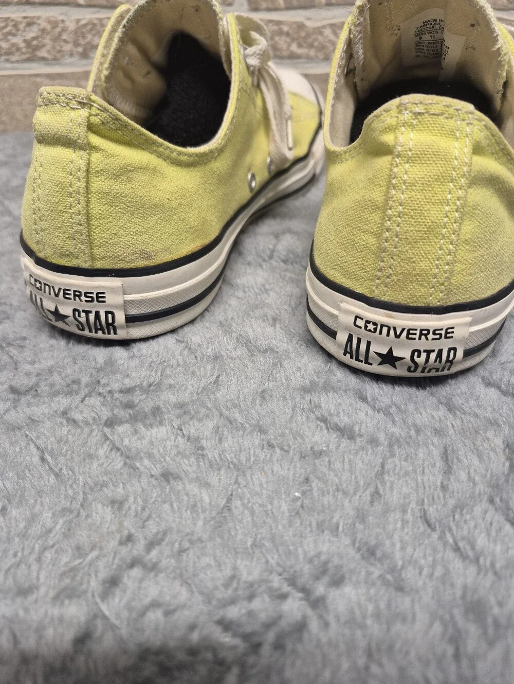 Converse Low Top Sneakers in Yellow and White Size 9